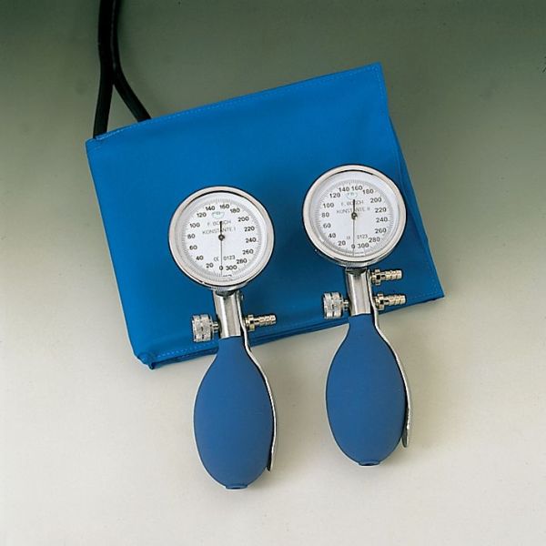 Konstante II color Blutdruckmessgerät blau im Etui